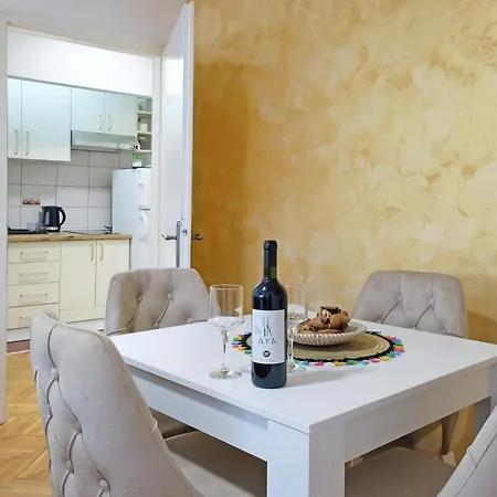 Safari Downtown Apartment Belgrade