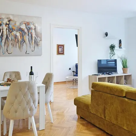 Safari Downtown Apartment Belgrade
